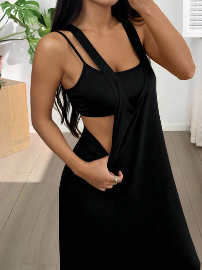 Liva | La Robe Maxi Effet Deux-Pièces à Découpes Structurales
