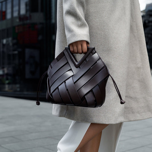 Elara | Le Sac à Main Tressé à Poignée Géométrique